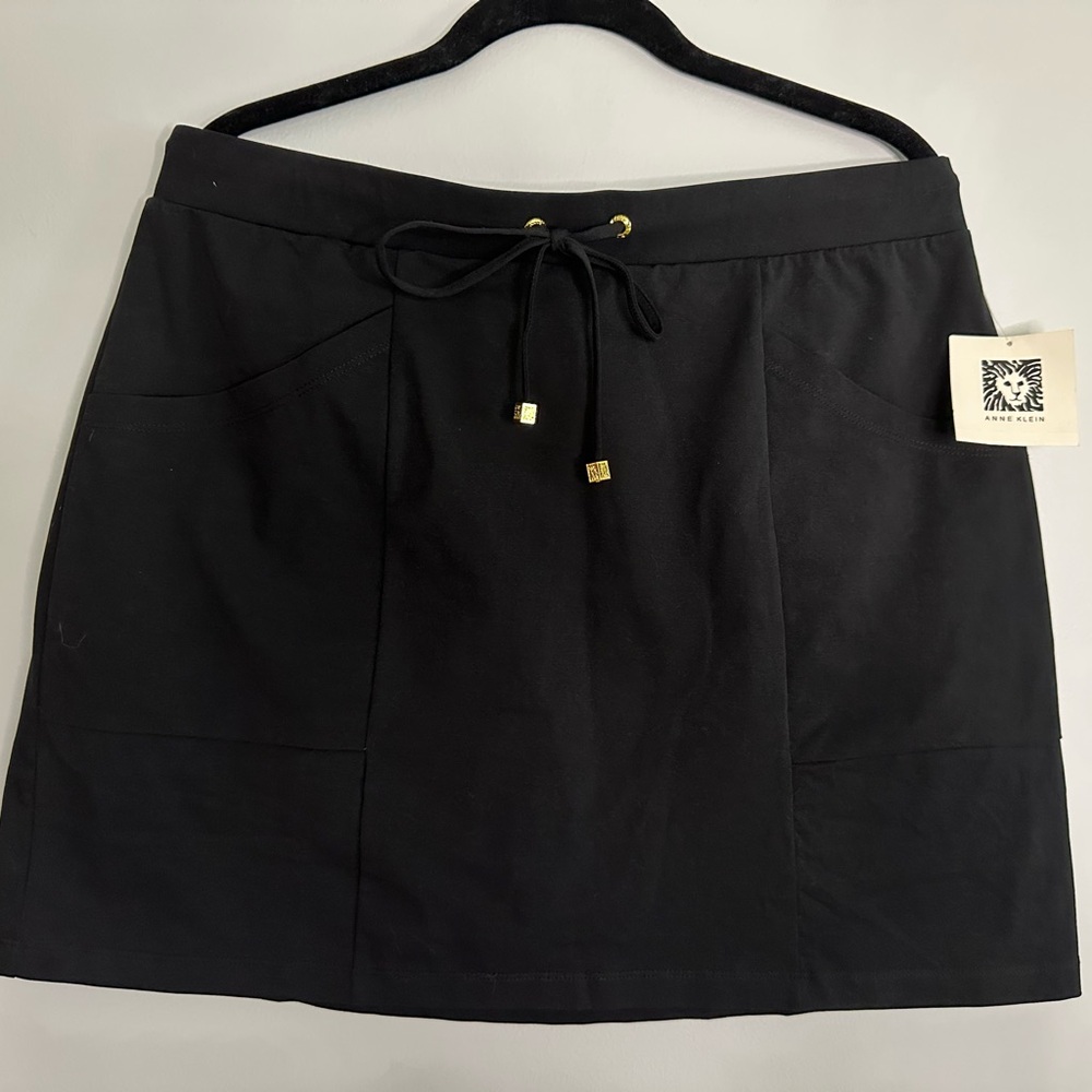 Anne Klein Classic Black Drawstring Skort with Gold Accents – NWT (M) - Picture 2 of 8
